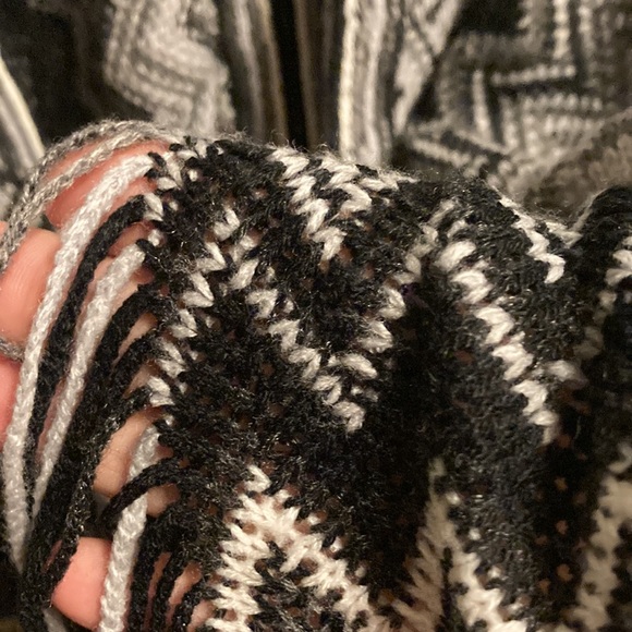 Shawl - Picture 3 of 3